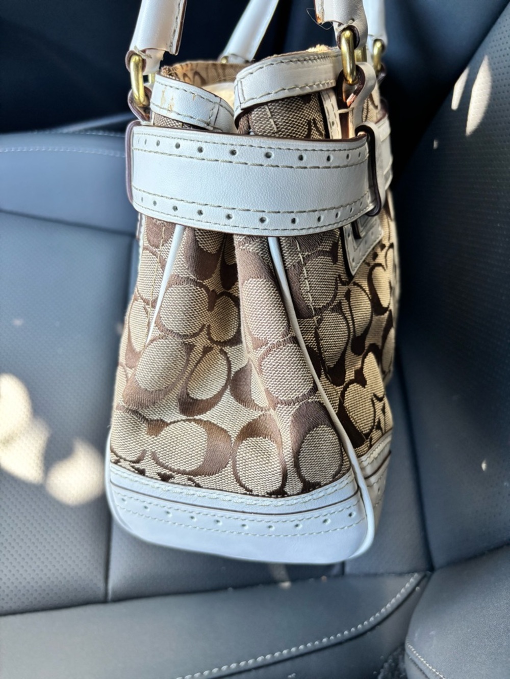 Coach Hamptons Signature Carryall Bag White Leather Trim Gold Hardware - Picture 7 of 13